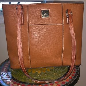 Small Dooney & Bourke brown purse